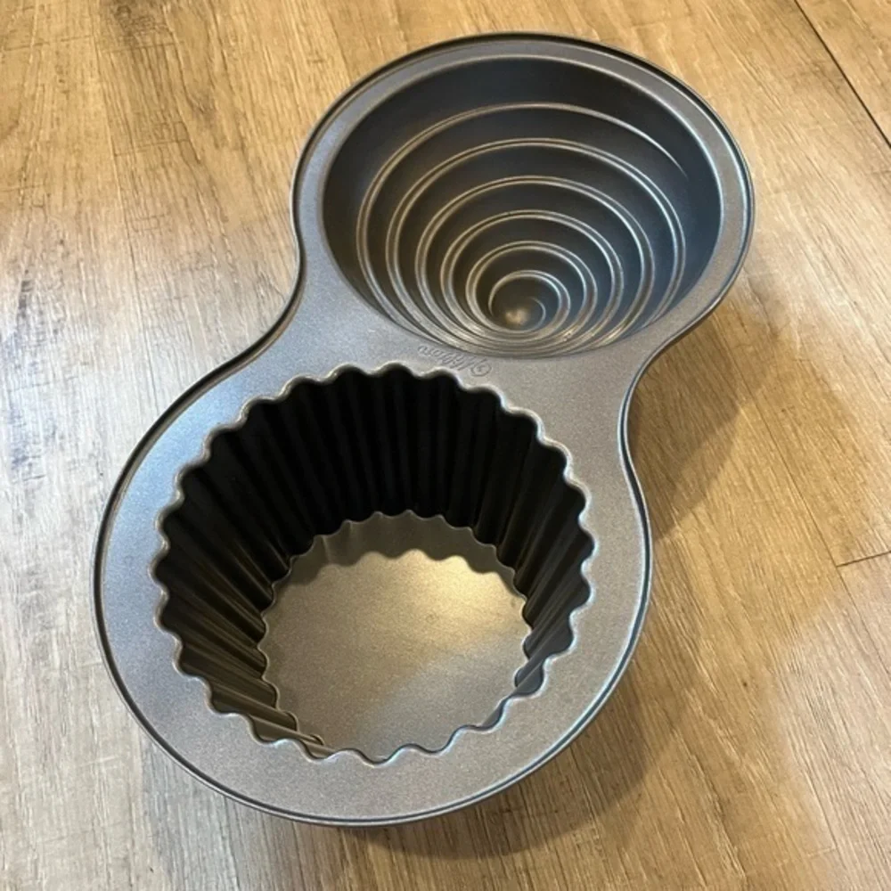 Wilton Giant Cupcake Mold Baking Dish Pan NWOT